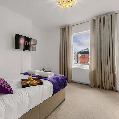 Holiday home Bright And Cosy 3-bedroom Near - Free Parking - Sleeps 6