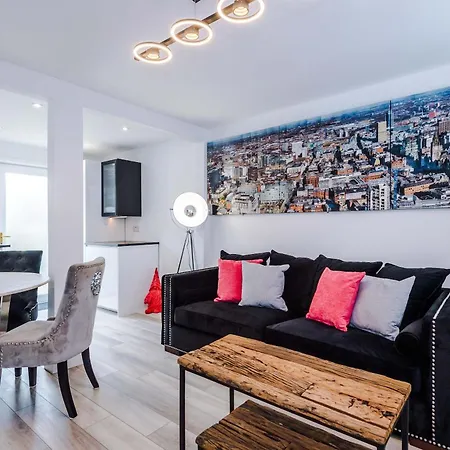 Minutes To The Coop Live Arena & Etihad Stadium - Free Parking W Ev Charger *