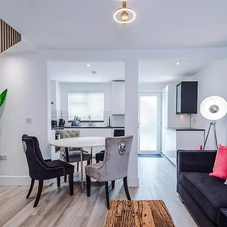 Minutes To The Coop Live Arena & Etihad Stadium - Free Parking W Ev Charger *