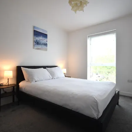 Modern 3br With Garden And Parking Mcr * Манчестер