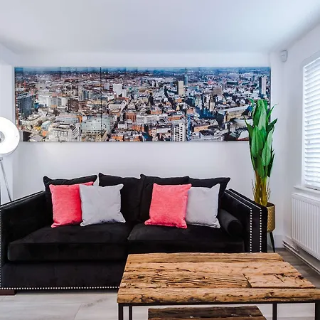 Minutes To The Coop Live Arena & Etihad Stadium - Free Parking W Ev Charger *