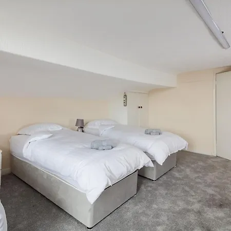 Beautiful 'mayfield' With Private Pool! Nyaraló