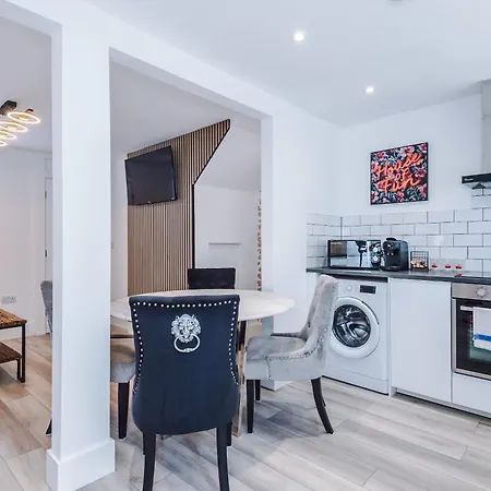 Minutes To The Coop Live Arena & Etihad Stadium - Free Parking W Ev Charger *