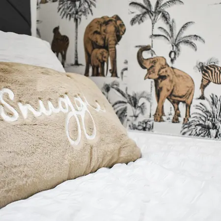 New 3 Bedroom Stylish With Drive & Garden 度假居 曼彻斯特