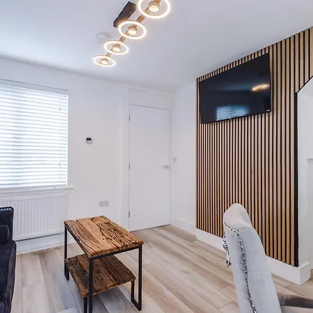 Casa de Férias Minutes To The Coop Live Arena & Etihad Stadium - Free Parking W Ev Charger *