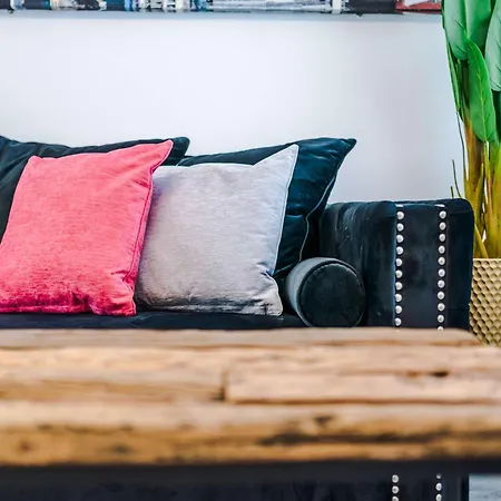 Minutes To The Coop Live Arena & Etihad Stadium - Free Parking W Ev Charger