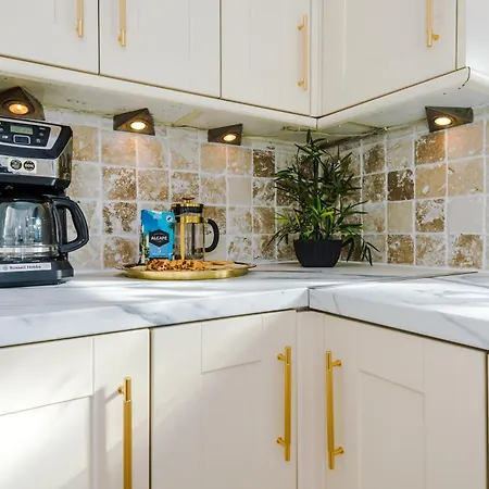 Spacious 4br With 3 Baths, *