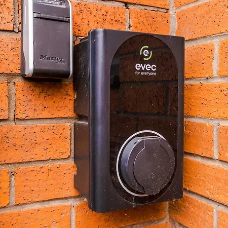 Casa de Férias Minutes To The Coop Live Arena & Etihad Stadium - Free Parking W Ev Charger