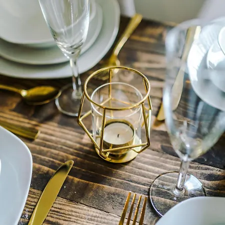 Spacious 4br With 3 Baths, Manchester