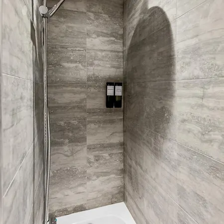 Prázdninový dům Cosy Stylish 5-bed 3-bath, With Free Wi-fi, Garden And Parking Manchester