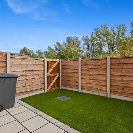 Cosy Stylish 5-bed 3-bath, With Free Wi-fi, Garden And Parking Manchester