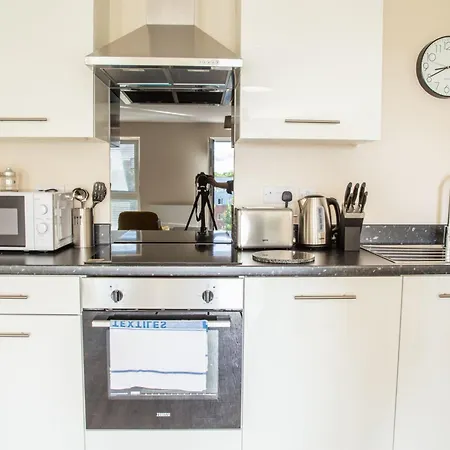 Bright 2 Bed With Juliette Balcony