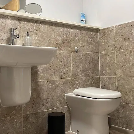 Apartament - Sleeps 4 Pets Allowed & Parking