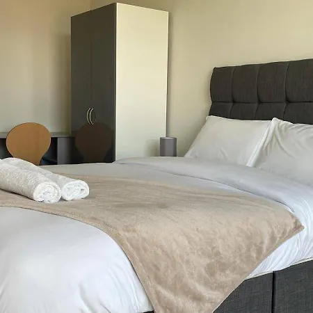 Apartament - Sleeps 4 Pets Allowed & Parking Manchester