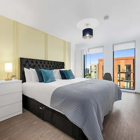 2 Bed Flat With Stunning Views By Superhost Manchester