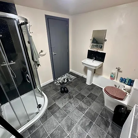 Apartamento Our Charming 3-bedroom, 1-bathroom Flat Mánchester