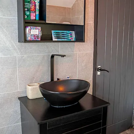 2br In Near Etihad Stadium With Parking