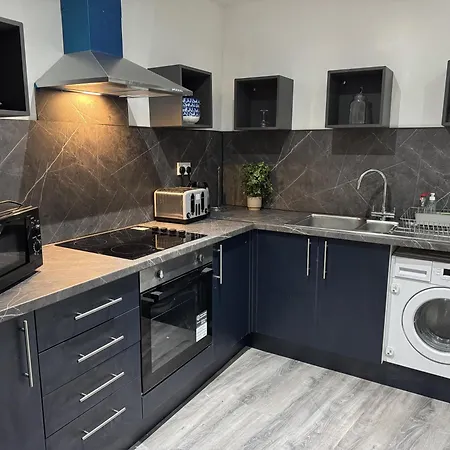 3, Centrally Located Near Northern Quarter