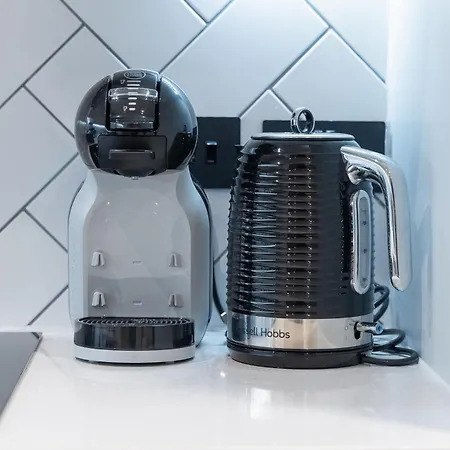 2 Bed Apartment, In The Heart Of Centre! 7 Mins Walk From Piccadilly Station!