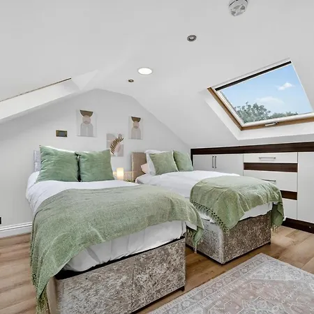 Four Bedroom House By Brookland Serviced Short Lets Salford With Free Wifi