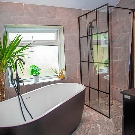 2br In Near Etihad Stadium With Parking * מנצ'סטר