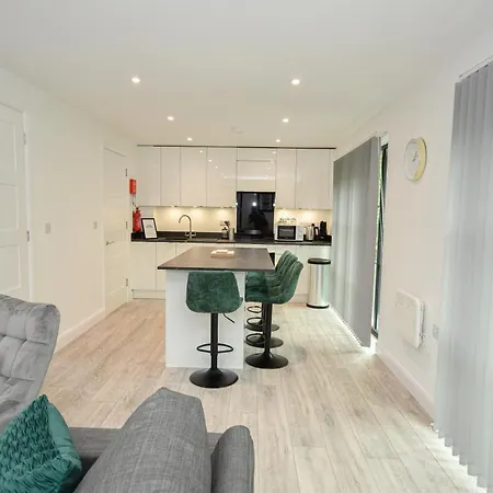 Modern 3br & 2ba With Free Parking, M4 Apartament Manchester