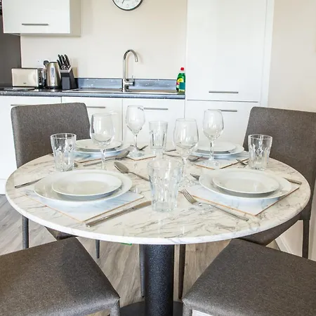 Bright 2 Bed With Juliette Balcony