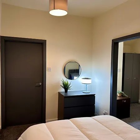 Our Charming 3-bedroom, 1-bathroom Flat Apartamento