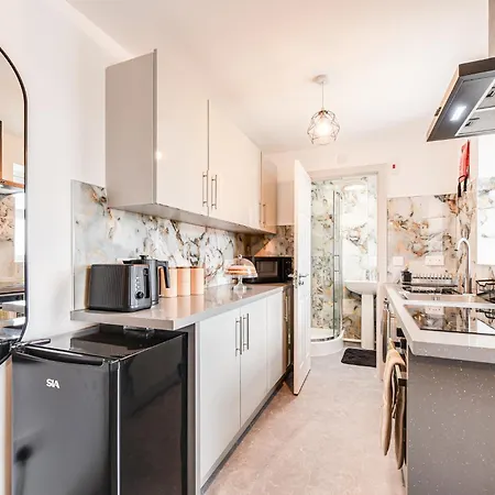Stylish Flat Near Coop Arena & Etihad Stadium Apartment