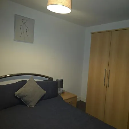 Spacious 2 Bedroom Centre *