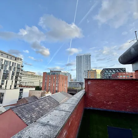 Bloom - Centre - Gated Parking Apartment