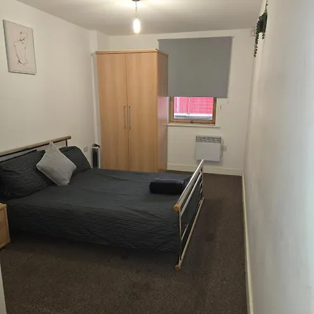Spacious 2 Bedroom Centre