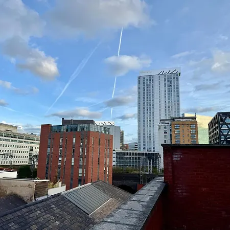 Bloom - Centre - Gated Parking Apartment *