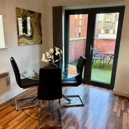 Bloom - Centre - Gated Parking