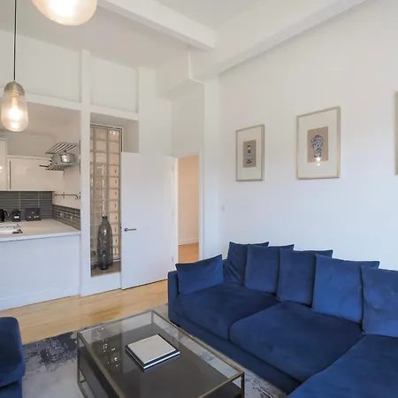 Large Centre Stylish And Spacious Апартаменты