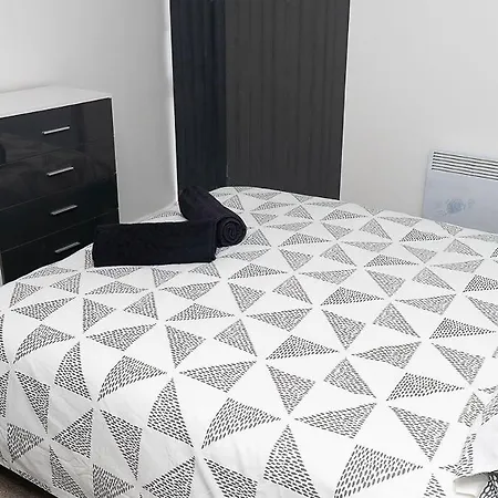 Stunning 2-bed Retreat - Ao Arena & Victoria Stn