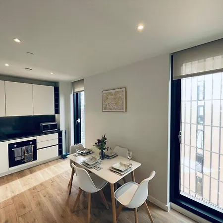 Sky View Centre Luxe - 2 Bedrooms Apartmán Manchester