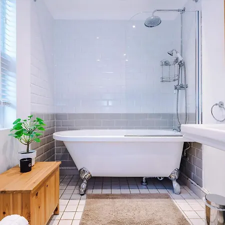 Smedley House Apartment