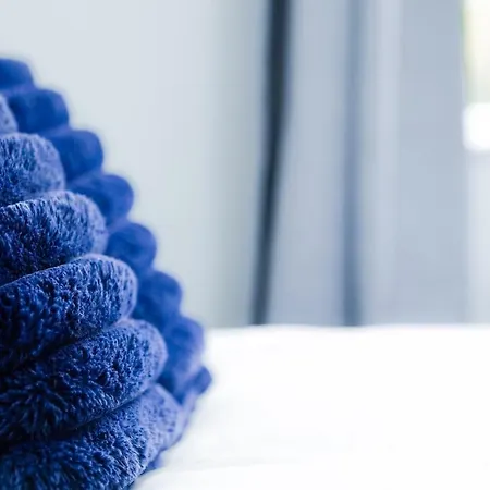 Spacious 2br Near Centre - Sleeps 6 - Parking مانشستر