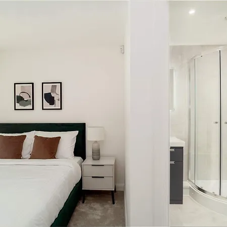 Contemporary 2bed Near Etihad