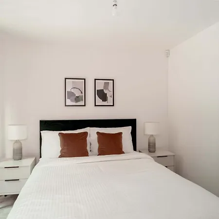 Contemporary 2bed Near Etihad