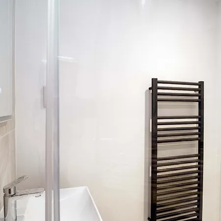 Contemporary 2bed Near Etihad Lägenhet