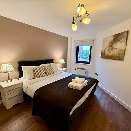 Bloom - Centre - Gated Parking Lejlighed