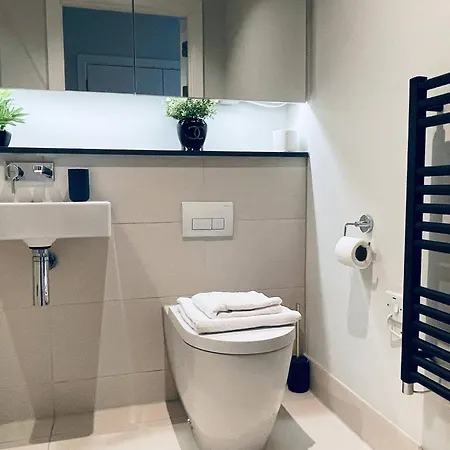 Sky View Centre Luxe - 2 Bedrooms Apartmán