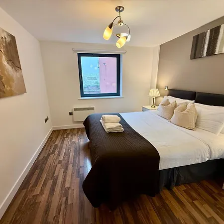 Bloom - Centre - Gated Parking Apartment