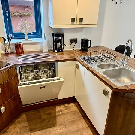 Bloom - Centre - Gated Parking Apartment *