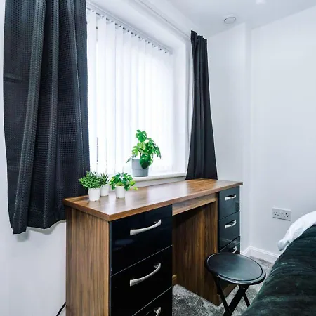 아파트 Luxury 3 Bedroom House Close To Center *