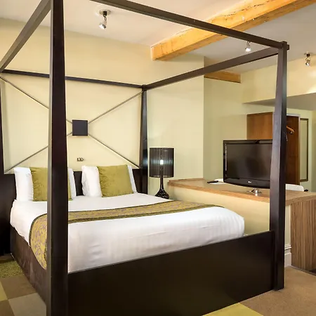 Roomzzz Lejlighedshotel 4*