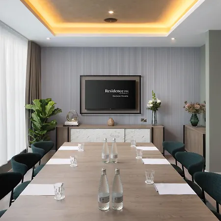 By Marriott Piccadilly 호텔