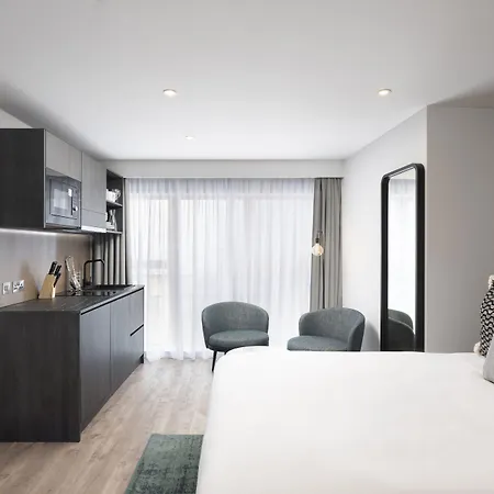 By Marriott Piccadilly 曼彻斯特